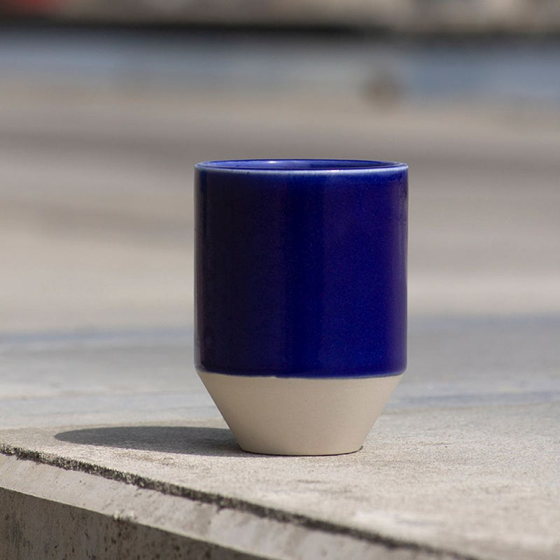 Håndlavet kop i stentøjsler - Indigo blå