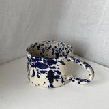 Gavesæt: Smuk håndlavet keramikkop, skål & chokoladehjerter - Blue ink
